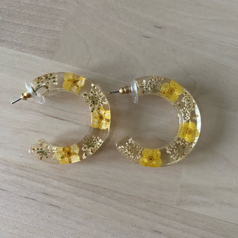 Yellow & White Floral Resin Open Hoop Earrings
